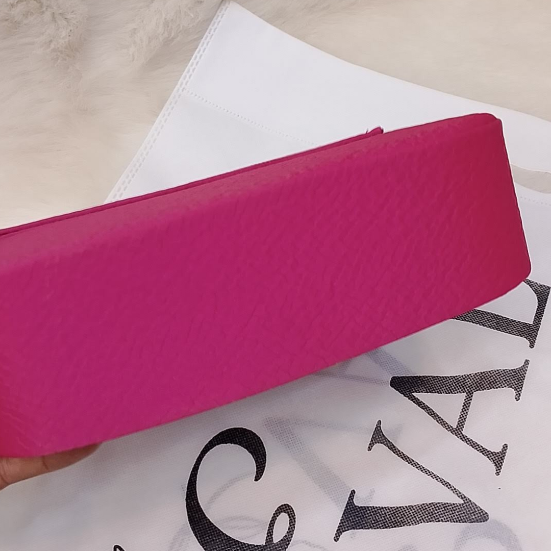 Eval Torry – Hot Pink