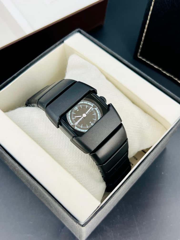 Stylish Watch Quartz (BLACK)
