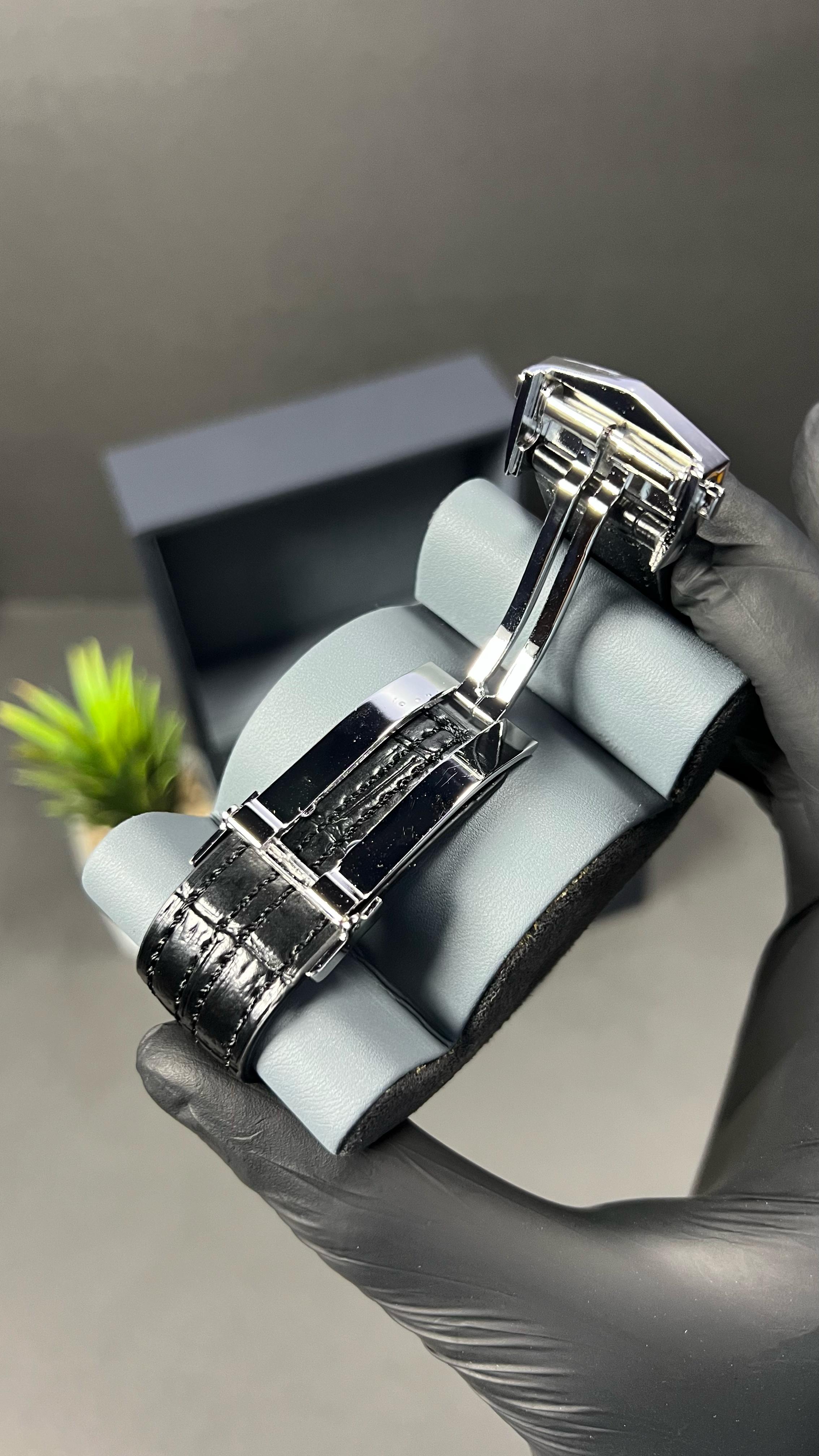 TH Model  automatic movemont With Day & Date
